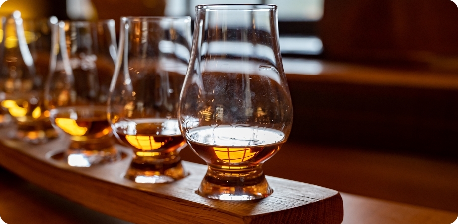 Glasses of spirits and beer illustrating liquor license requirements in Delray Beach.